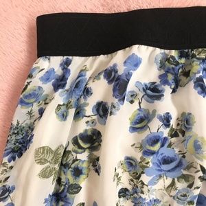 LulaRoe LOLA mid calf skirt Blue Floral Medium